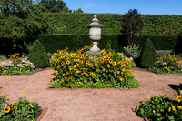 English Garden Urn with Sunflowers2