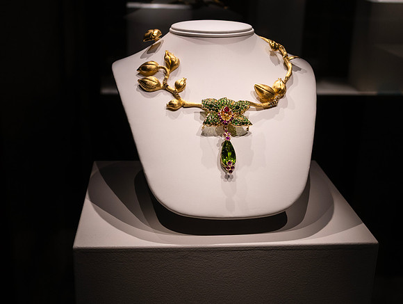 Jade and Gold Necklace3